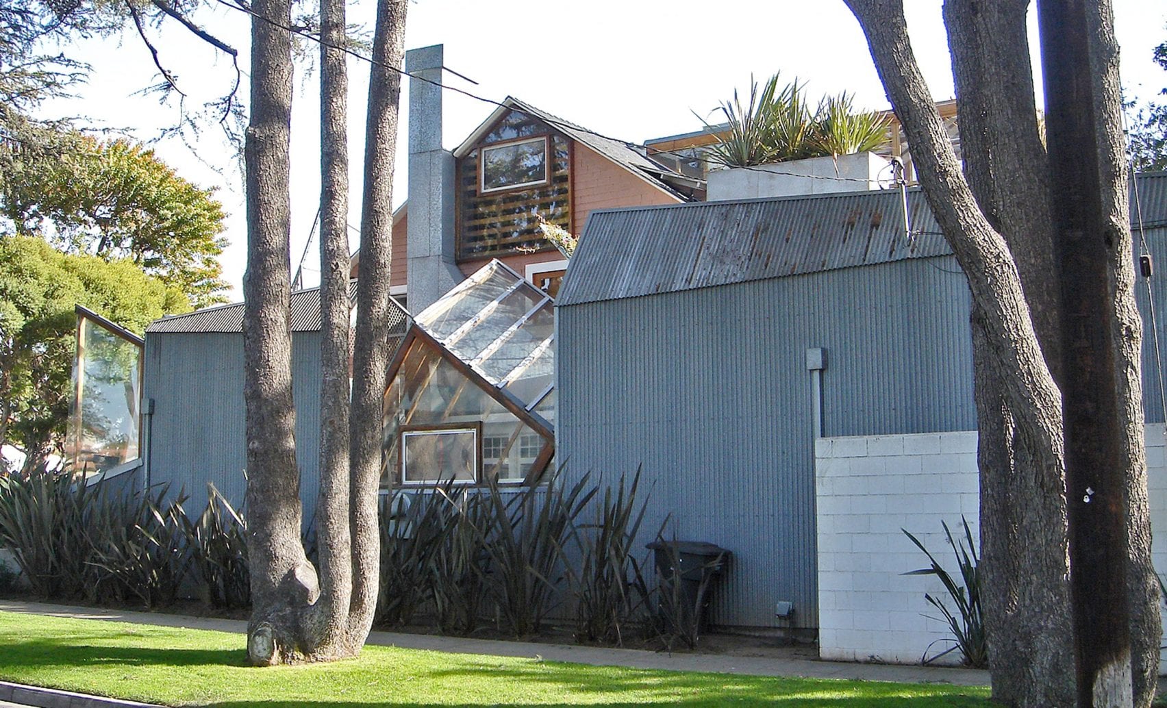 Το σπίτι του αρχιτέκτονα Frank Gehry που εξαγρίωσε τους γείτονες και τον έκανε διάσημο